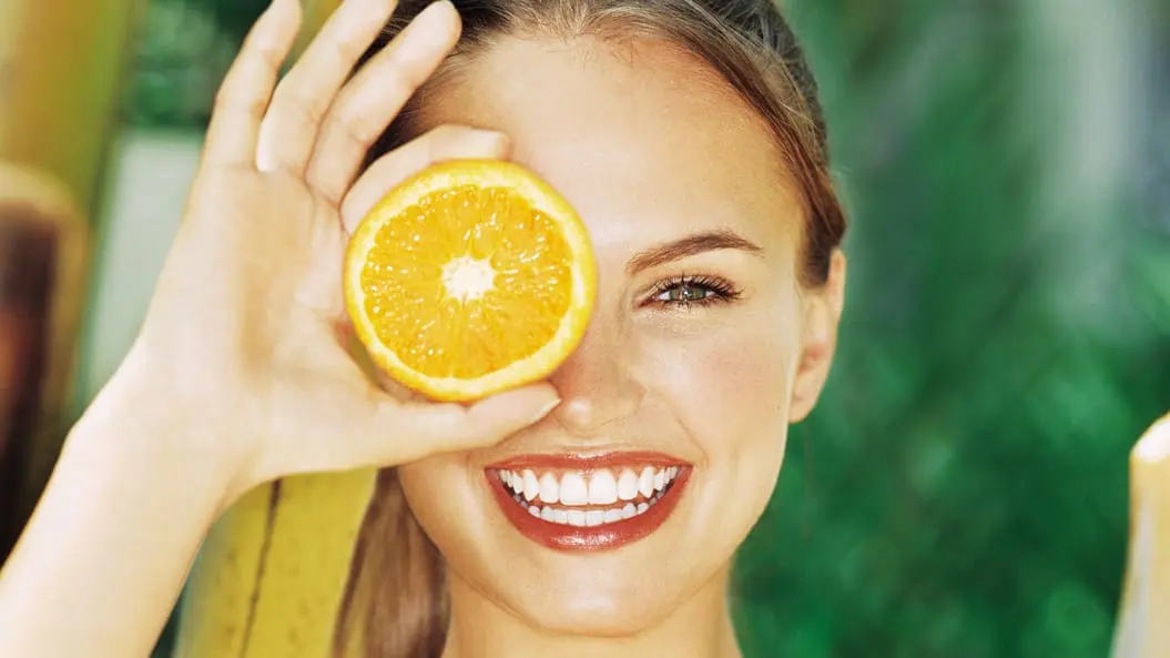 Poner jugo de naranja en la cara: beneficios y recetas de mascarillas caseras - Cómo hacer mascarilla de naranja para la cara poner jugo de naranja en la cara - Cómo hacer mascarilla de naranja para la cara