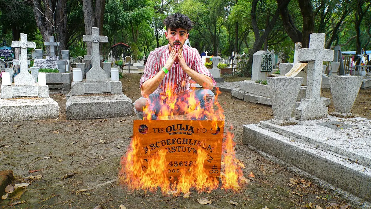 jugando a la ouija en el cementerio - Cómo se juega el juego del cementerio