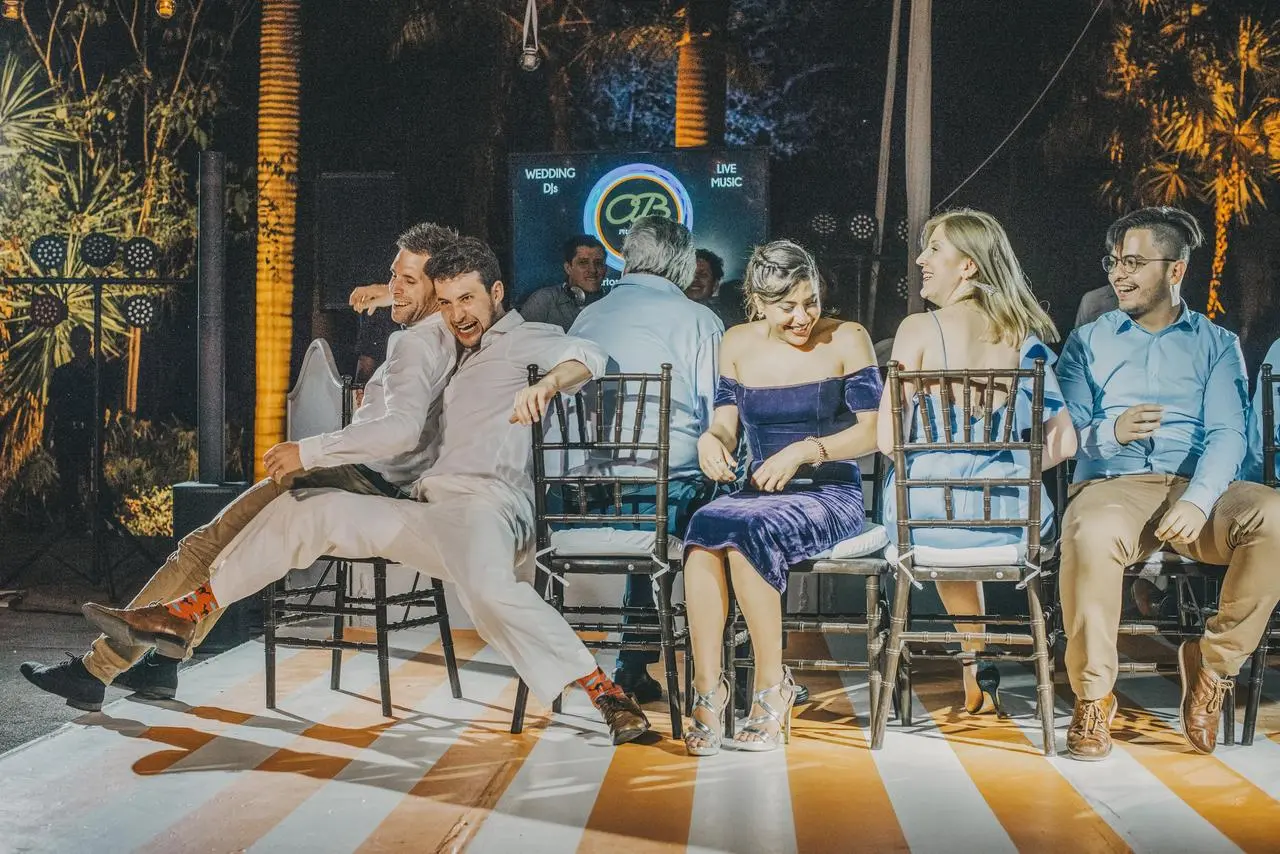 Juegos para bodas cristianas - Cómo se juega el juego del zapato juegos para bodas cristianas - Cómo se juega el juego del zapato