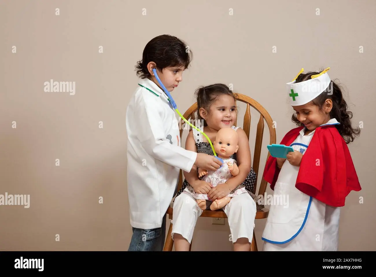 niños jugando a doctores - Cómo se llama el doctor de los niños