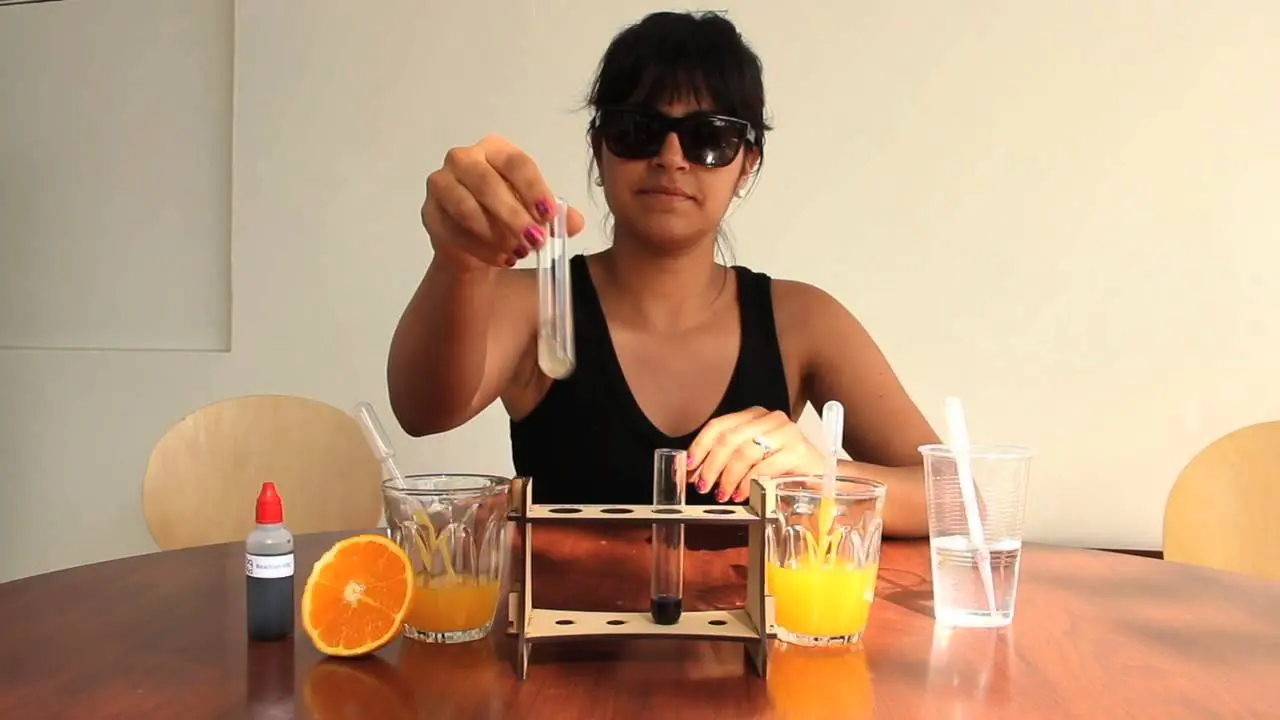 determinación de vitamina c en jugo de naranja - Cómo se puede determinar el contenido de vitamina C en un jugo de frutas