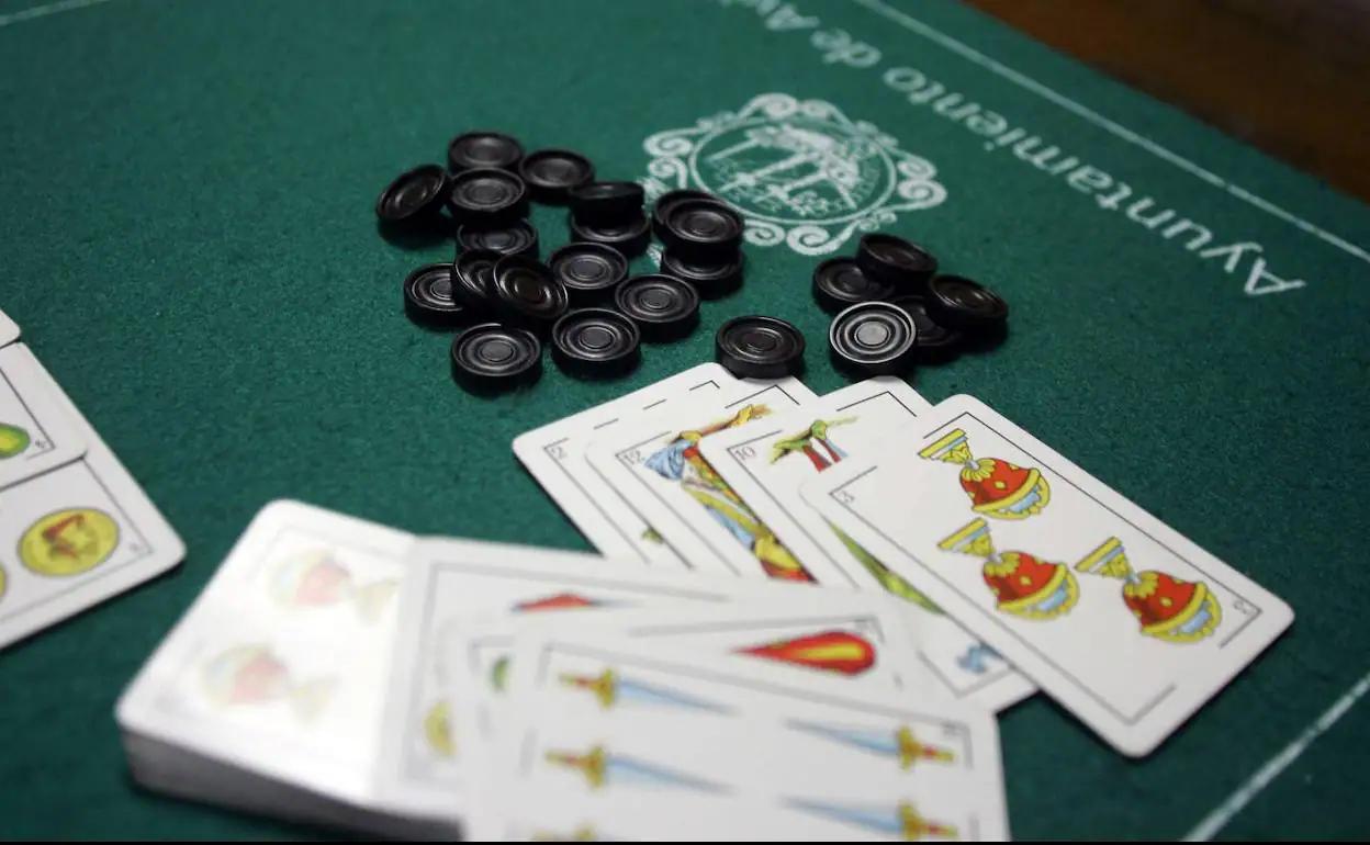 Tres juegos de cartas populares que debes conocer - Cuántas cartas se reparten en la baraja para 3 personas tres juego de cartas - Cuántas cartas se reparten en la baraja para 3 personas