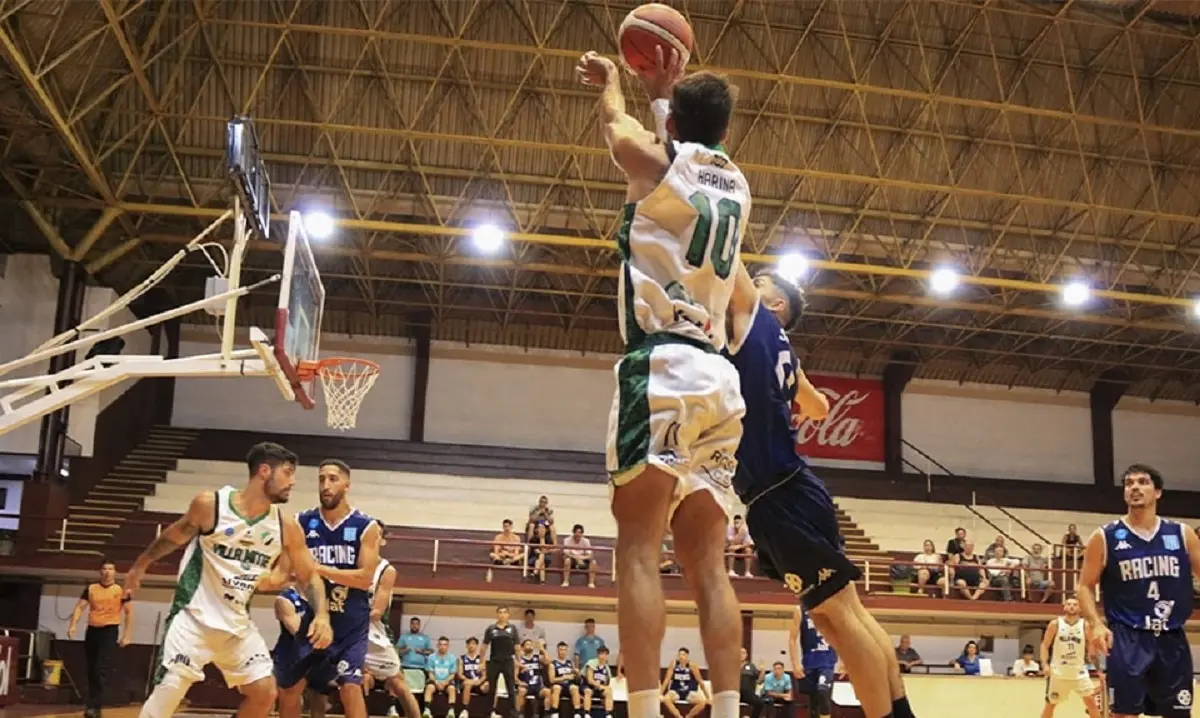 cuando juega villa mitre basquet - Cuántas personas entran en la cancha de Villa Mitre