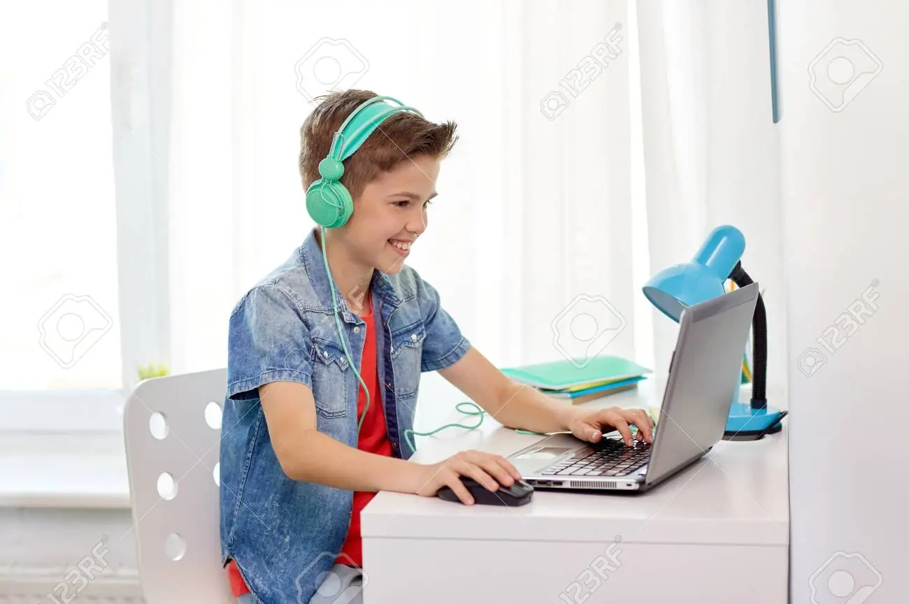 Niños jugando en la computadora: beneficios y precauciones - Cuánto tiempo puede estar un niño en la computadora niños jugando en la compu - Cuánto tiempo puede estar un niño en la computadora