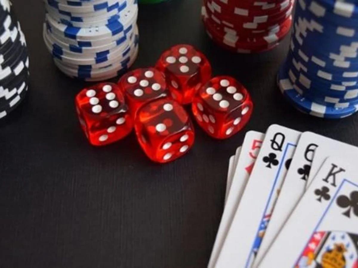 Jugar al póker con dados: una emocionante variación del clásico juego de cartas - Cuántos dados son para el póker jugar al poker con dados - Cuántos dados son para el póker