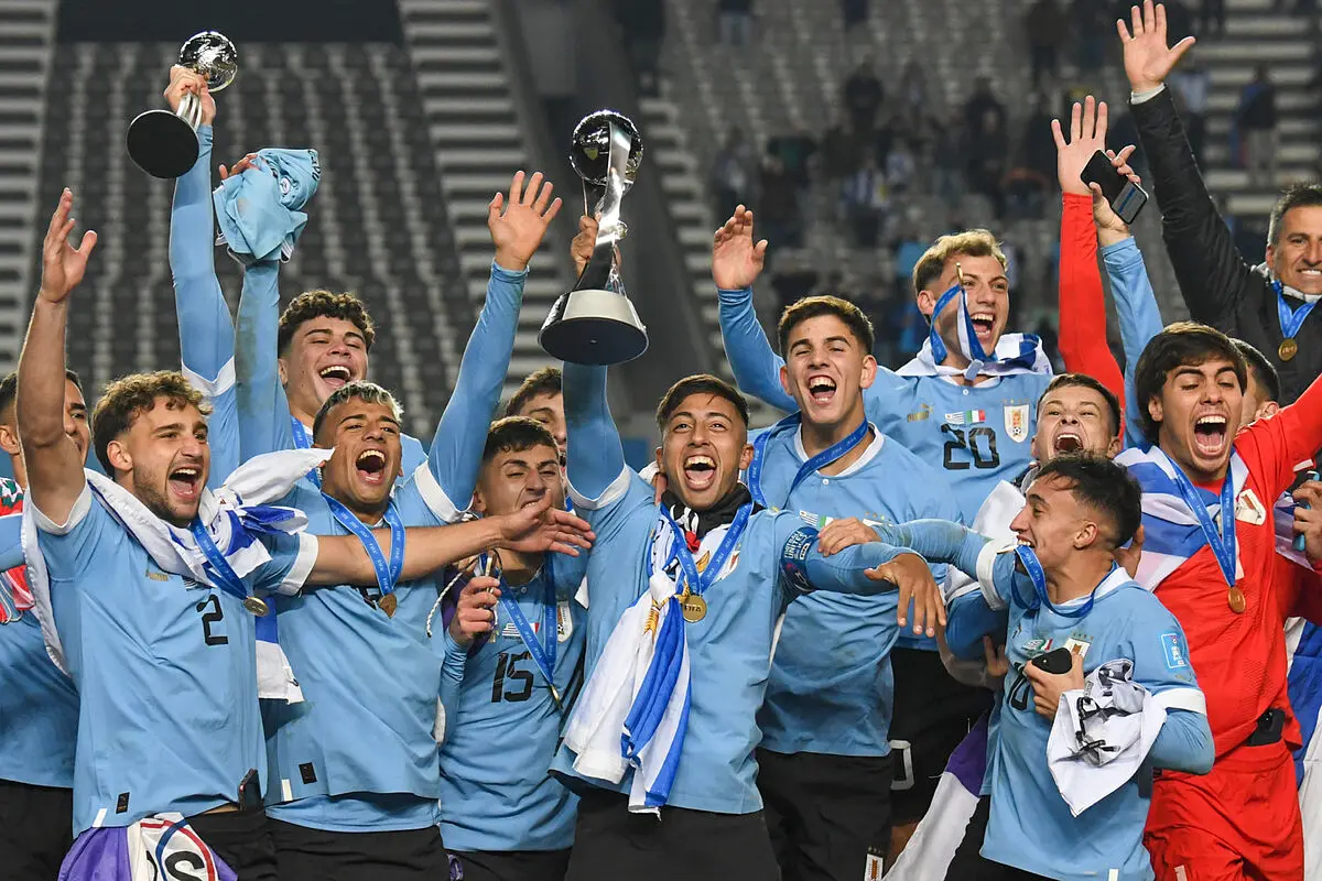 Uruguayo que juega en Francia: Manuel Ugarte en PSG - Cuántos jugadores uruguayos juegan en Europa uruguayo que juega en francia - Cuántos jugadores uruguayos juegan en Europa