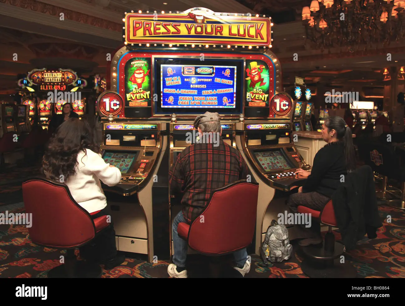 Gente jugando en el casino: una experiencia emocionante - Por qué la gente va al casino gente jugando en el casino - Por qué la gente va al casino