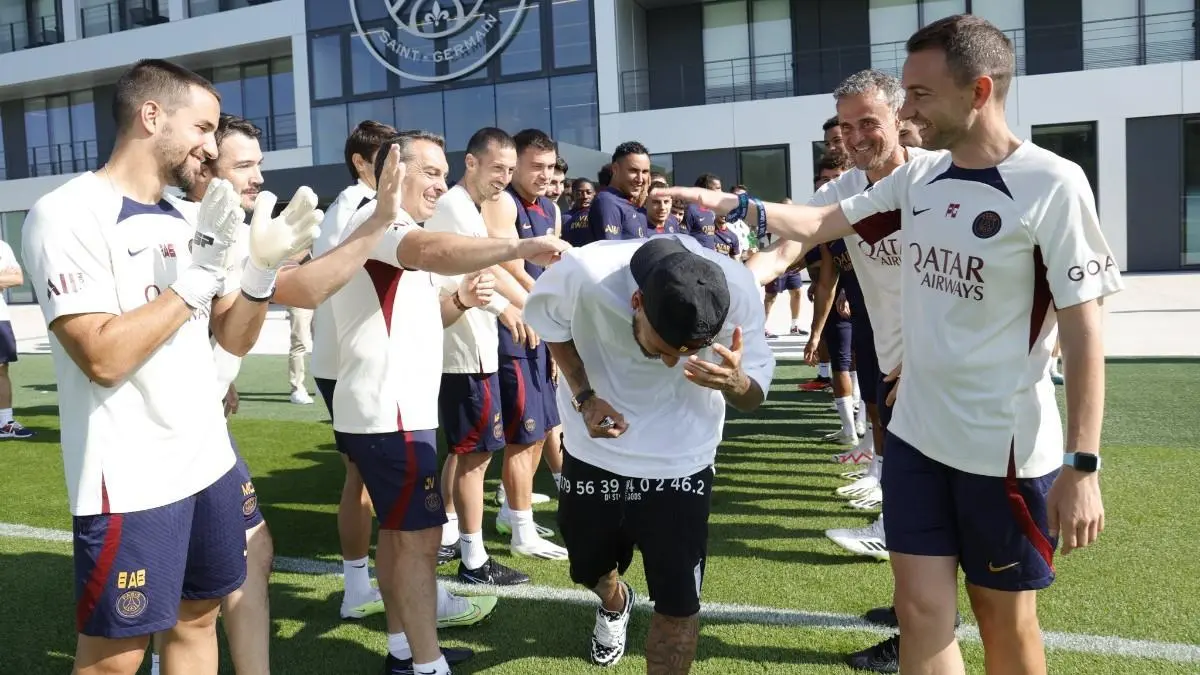 a donde se fue a jugar neymar - Por qué se fue Neymar del PSG