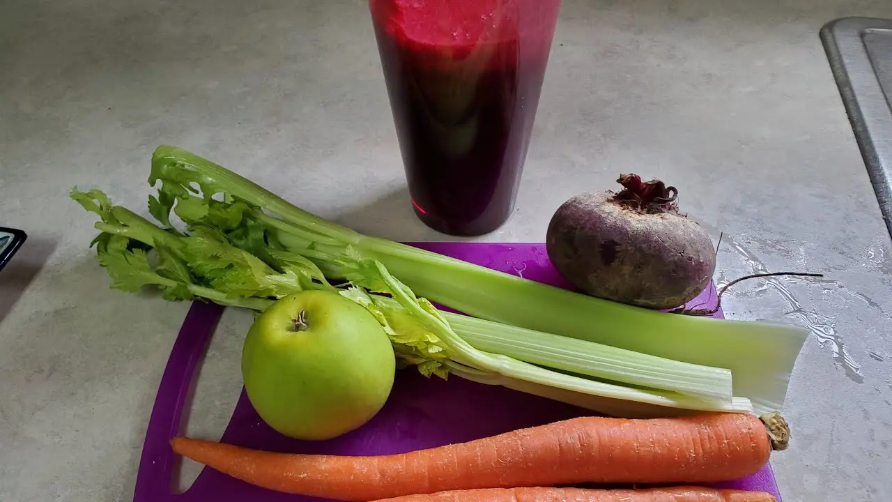 El jugo de remolacha, apio y manzana: una combinación poderosa para tu salud - Qué beneficios tiene el jugo de betabel manzana y apio jugo de remolacha apio y manzana para que sirve - Qué beneficios tiene el jugo de betabel manzana y apio