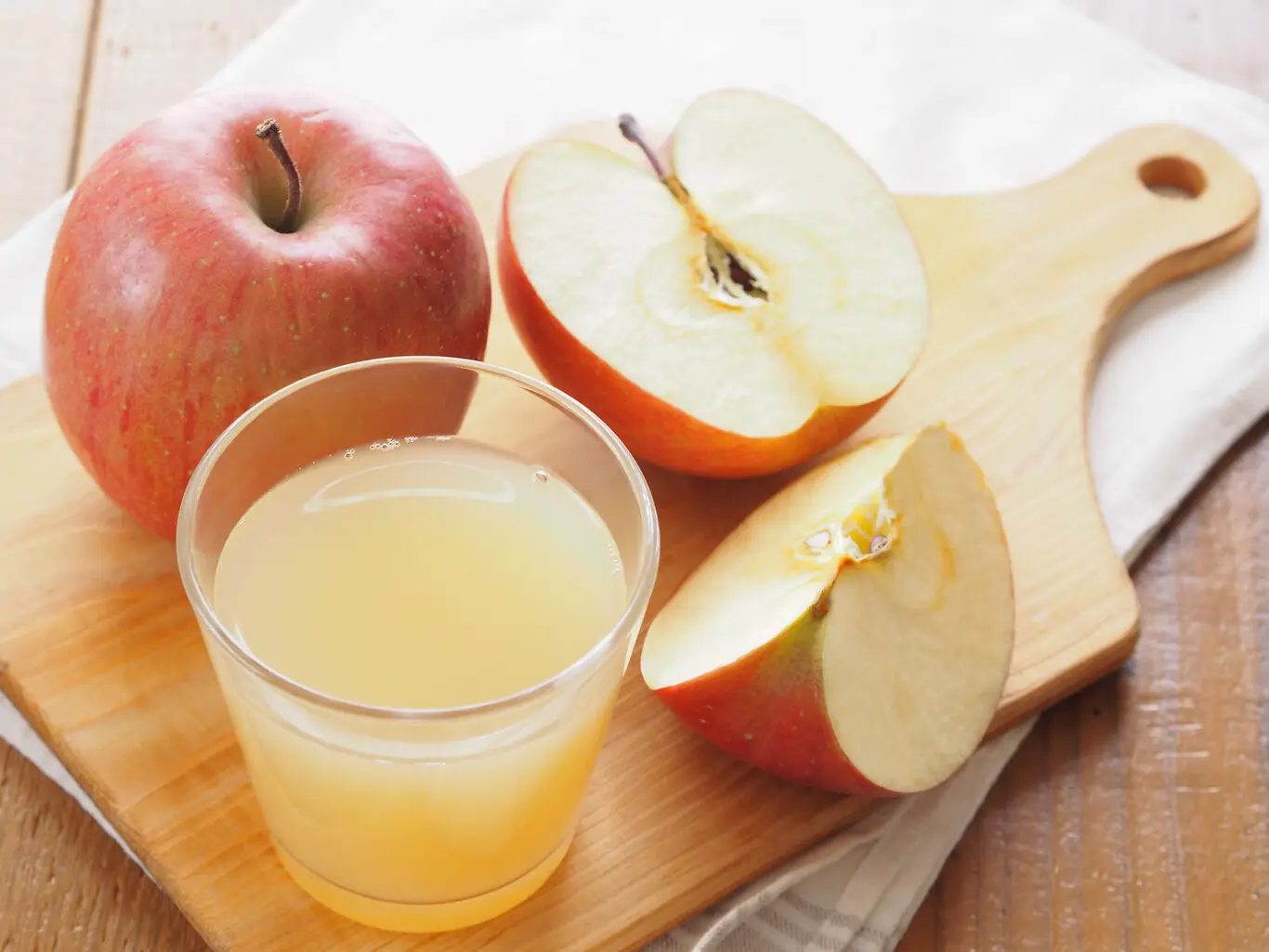 jugo de manzana natural - Qué beneficios tiene el jugo de manzana roja