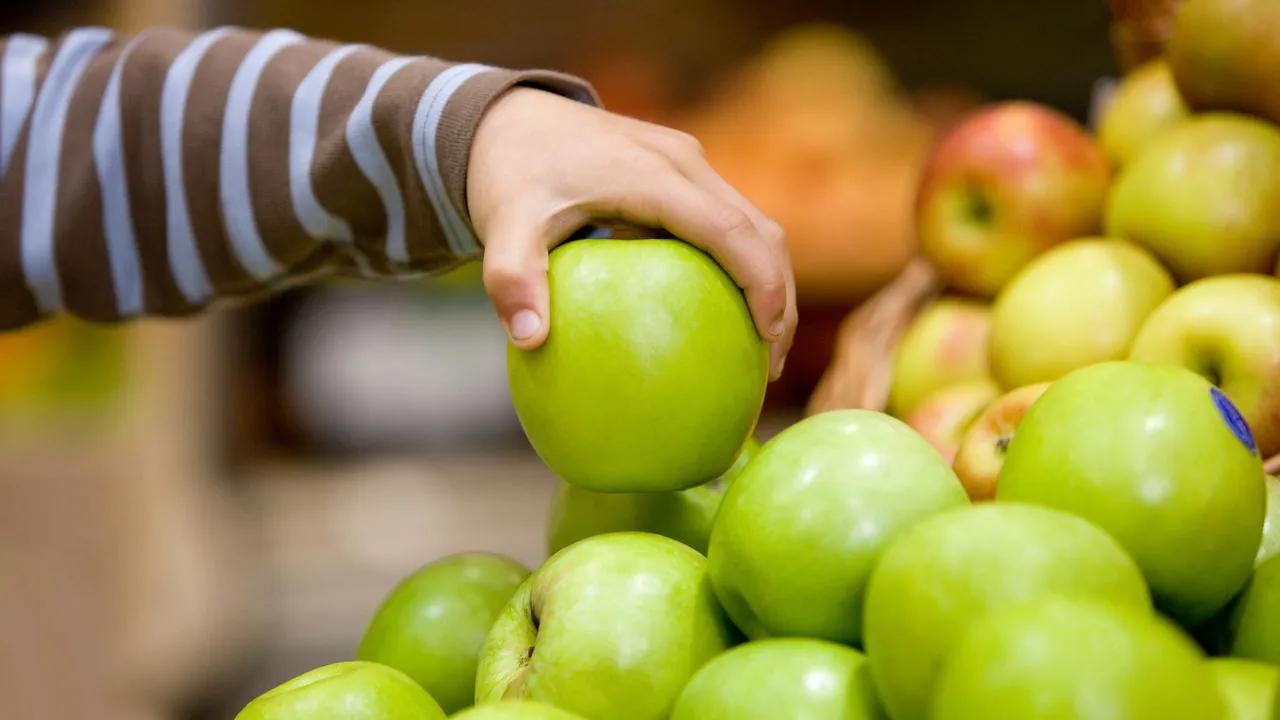 Jugo de manzana con espinaca: Beneficios y usos - Qué enfermedades previene el jugo de manzana verde jugo de manzana con espinaca para que sirve - Qué enfermedades previene el jugo de manzana verde