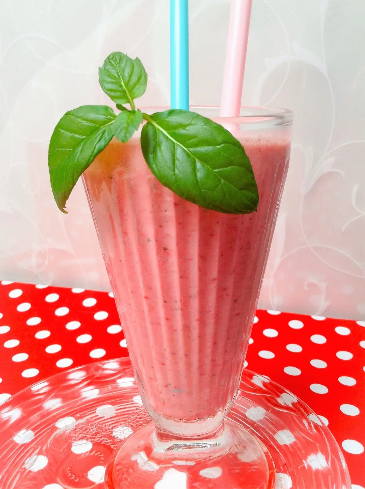 Jugo de frutilla con menta: una deliciosa combinación refrescante - Qué es la frutilla jugo de frutilla con menta - Qué es la frutilla