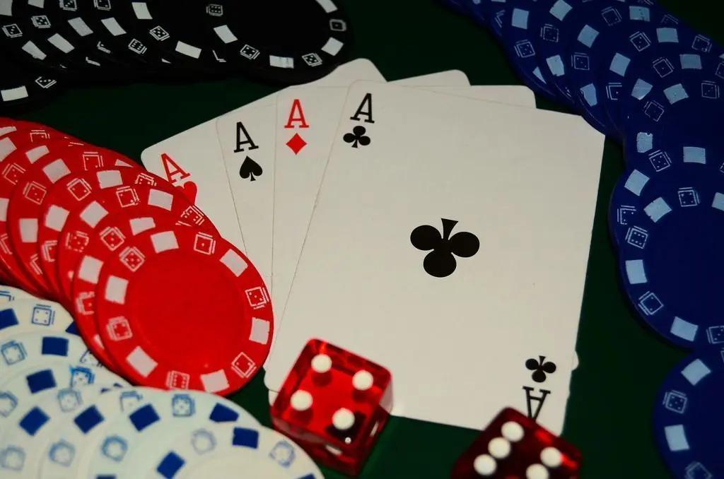 jugadas maestras de poker - Qué es mejor full house o color