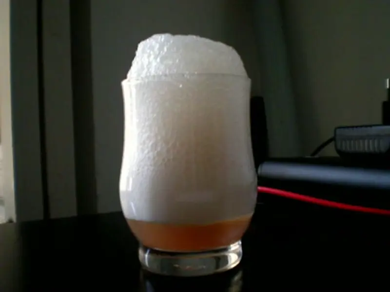 jugo de manzana con limon - Qué pasa si pongo limón en una manzana