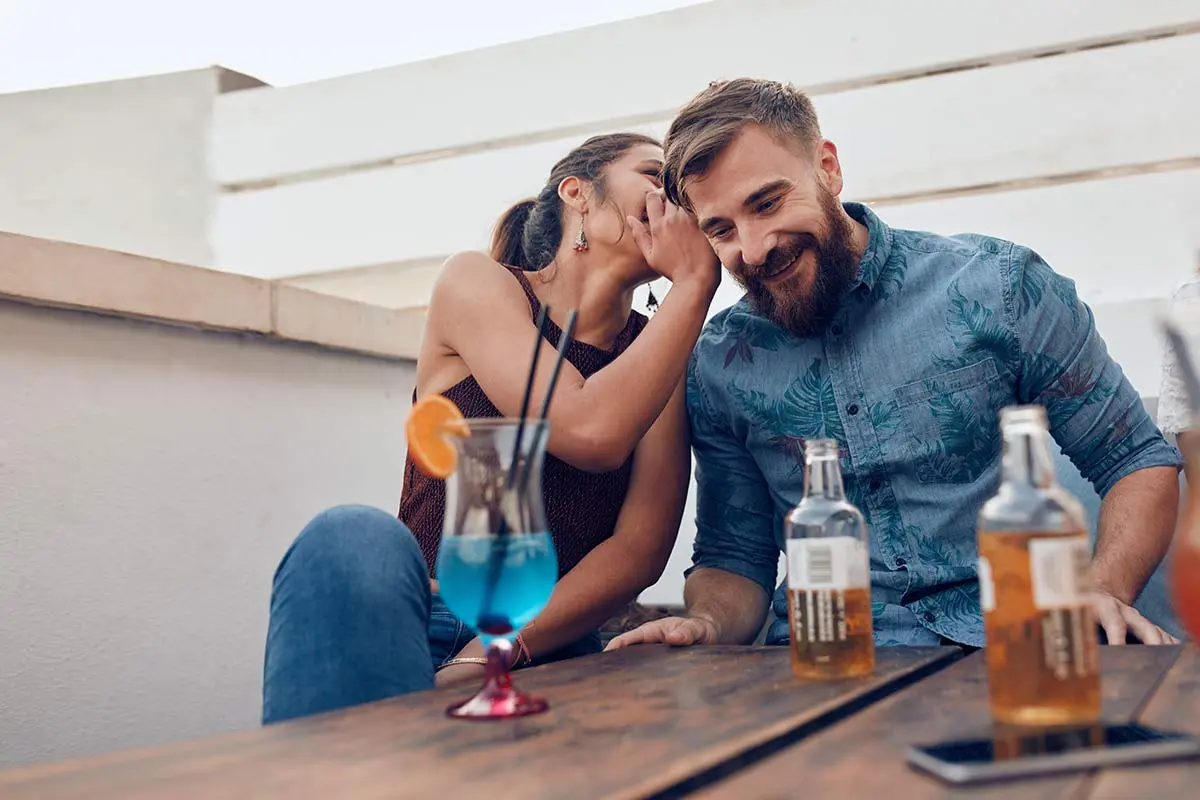 Juegos de pareja con alcohol: Diviértete y disfruta de momentos únicos - Quién es más probable alcohol juegos de pareja con alcohol - Quién es más probable alcohol